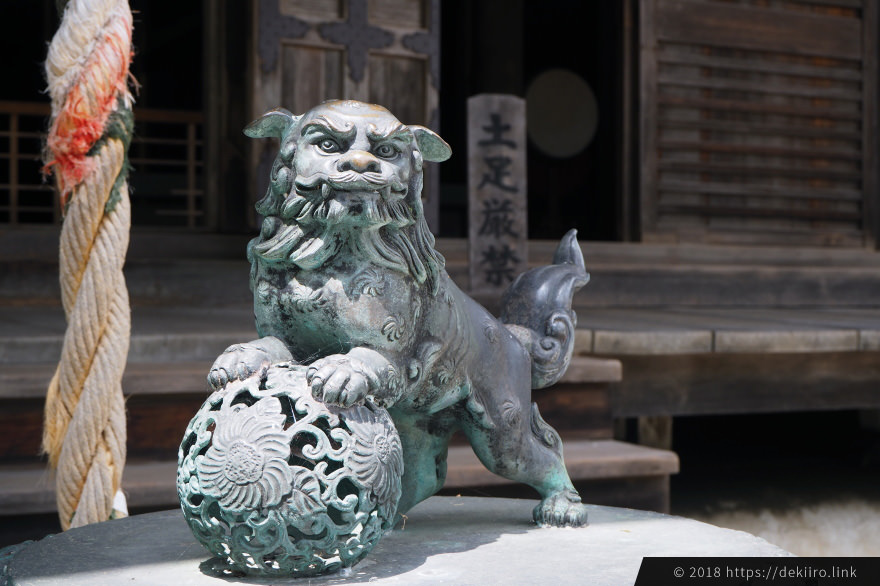 妙成寺本堂前の狛犬