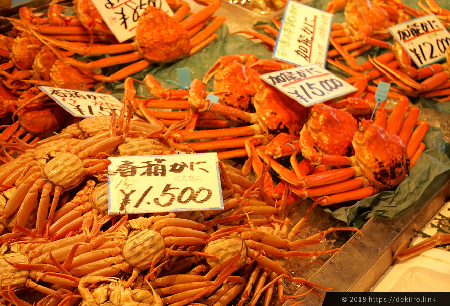 七尾市にある能登食祭市場の香箱ガニと加能蟹